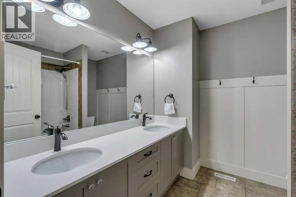 315 Crystal Green Close