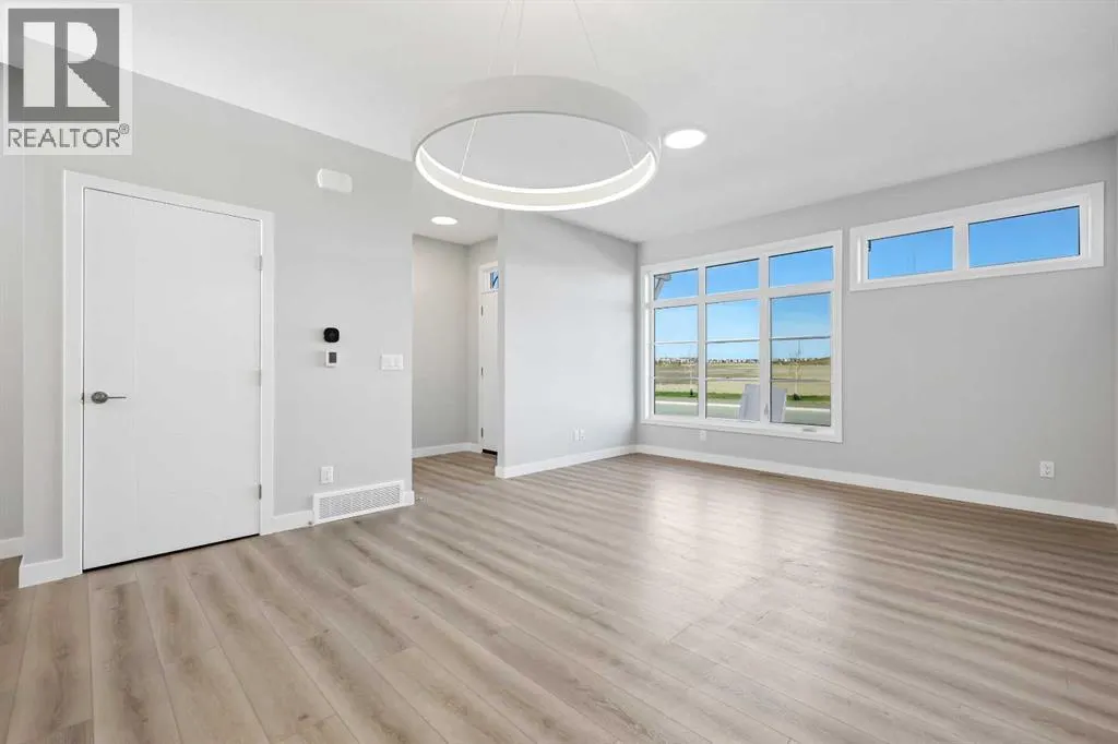 7031 Rangeview Avenue SE