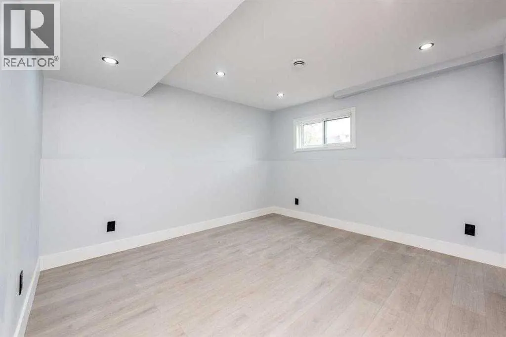 141 Falshire Close NE