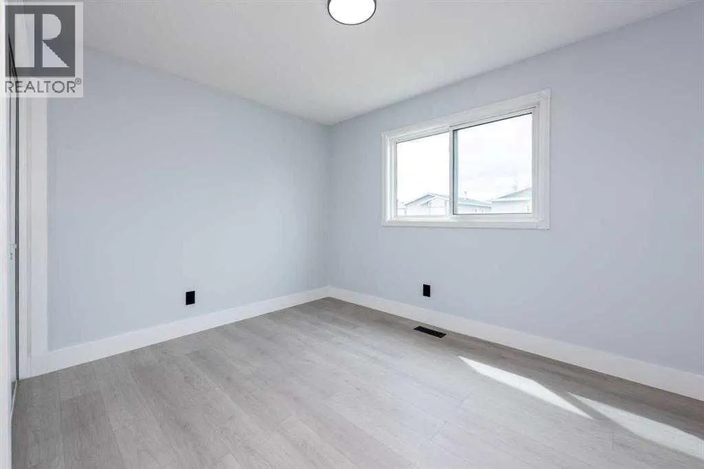 141 Falshire Close NE