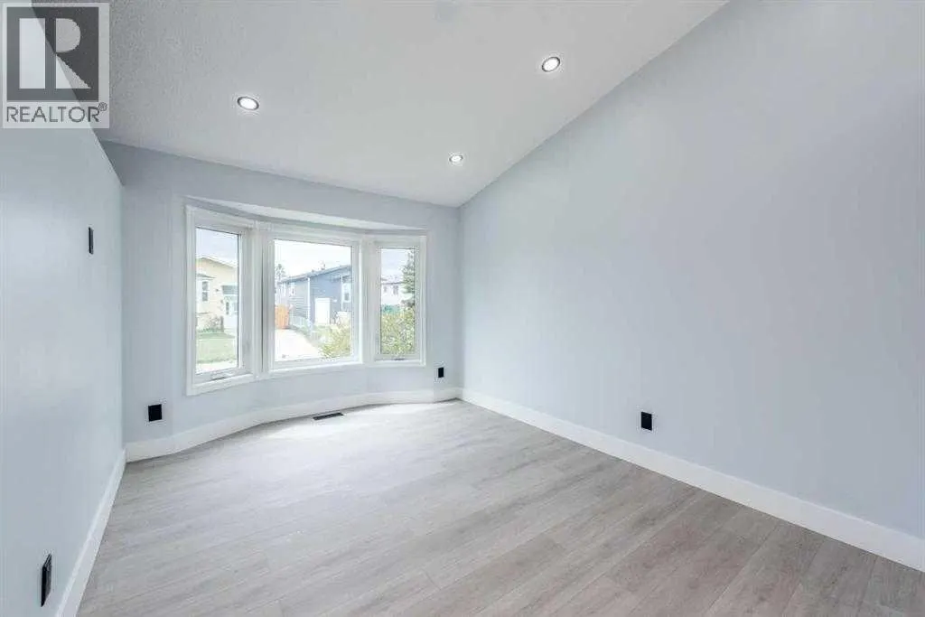 141 Falshire Close NE