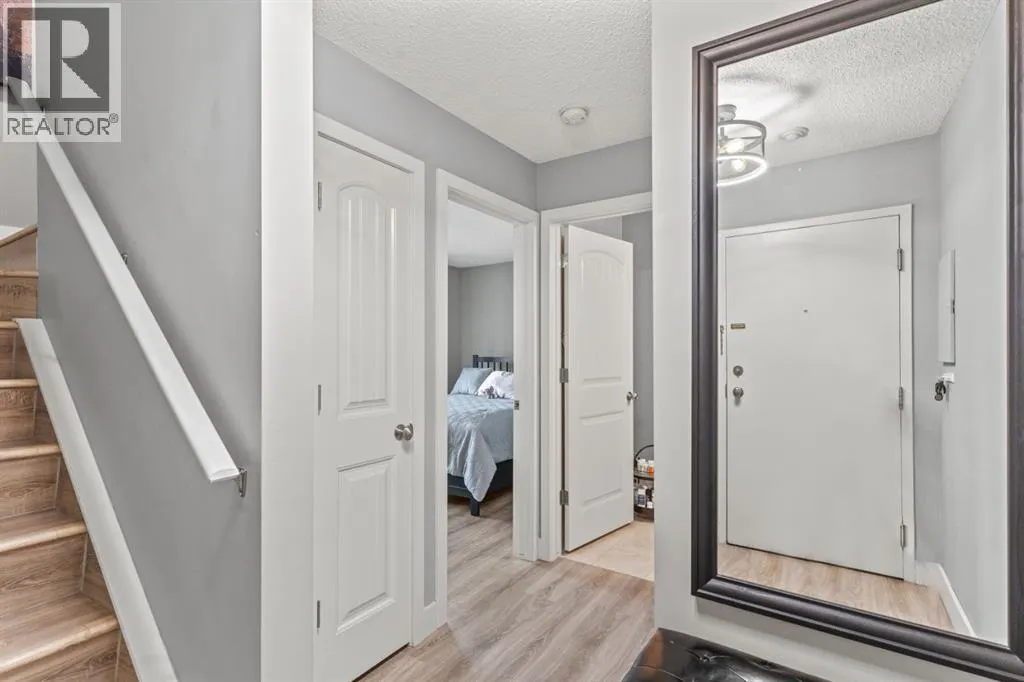 10, 105 Village Heights SW