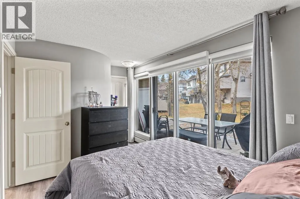 10, 105 Village Heights SW