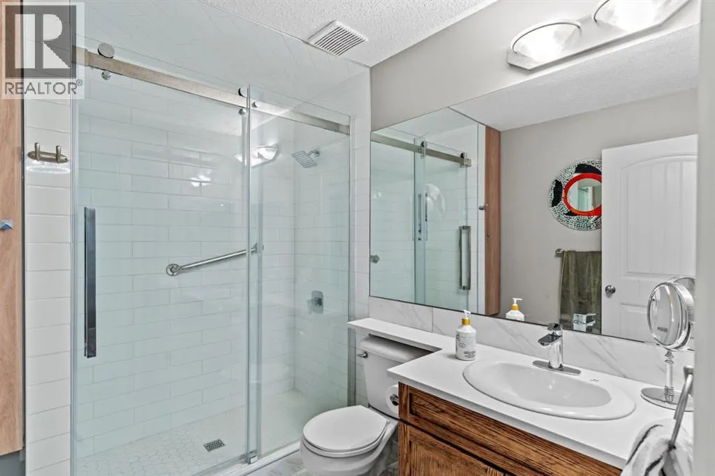 10, 105 Village Heights SW