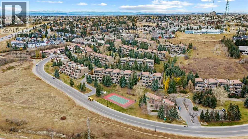 10, 105 Village Heights SW