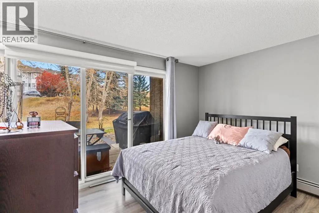 10, 105 Village Heights SW