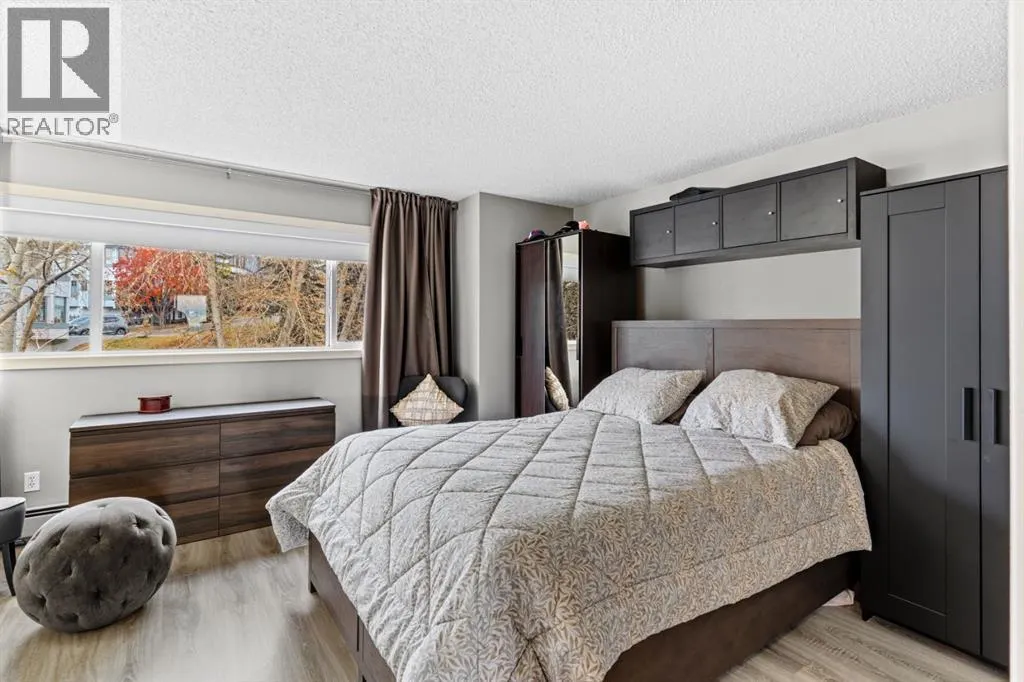 10, 105 Village Heights SW