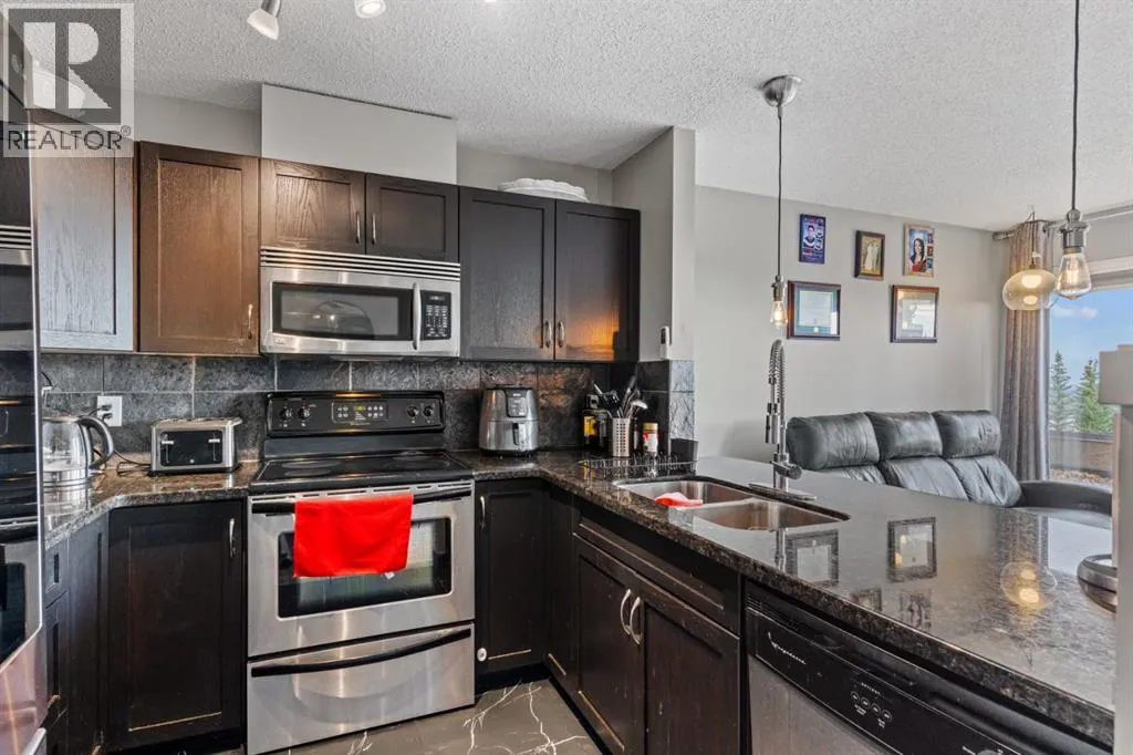 10, 105 Village Heights SW