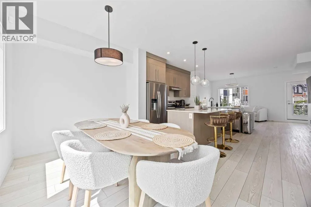 802, 335 Creekside Boulevard SW