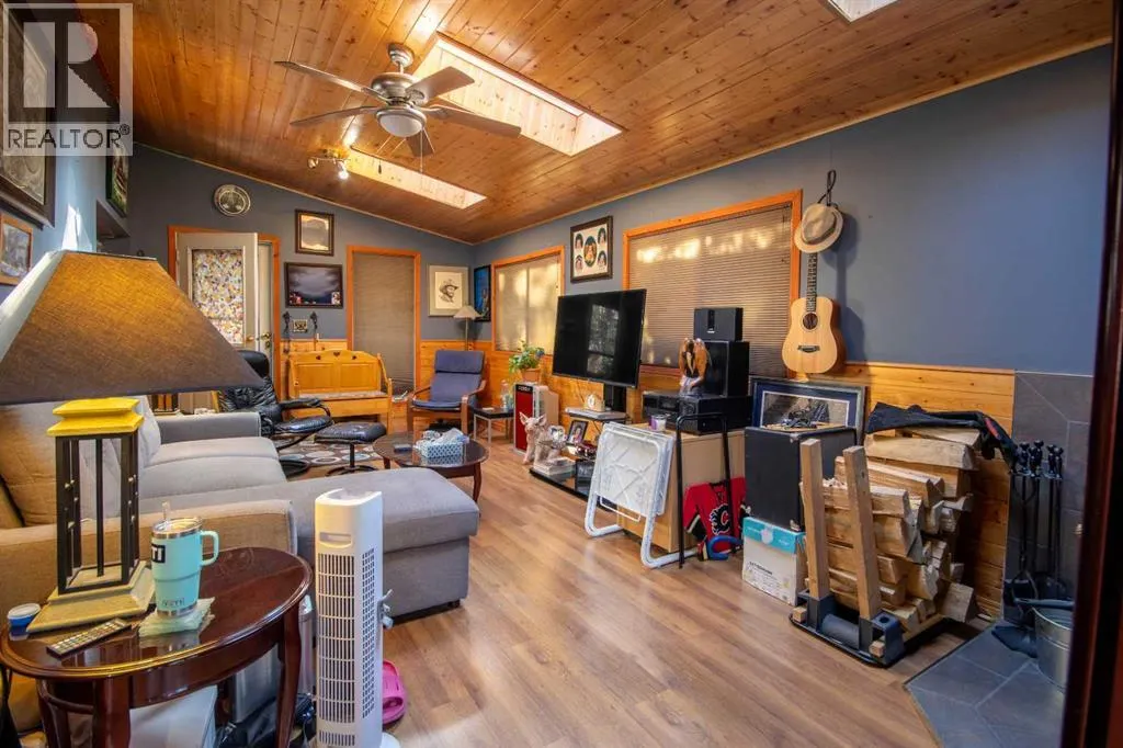 #1, 1 2004 Avenue SW