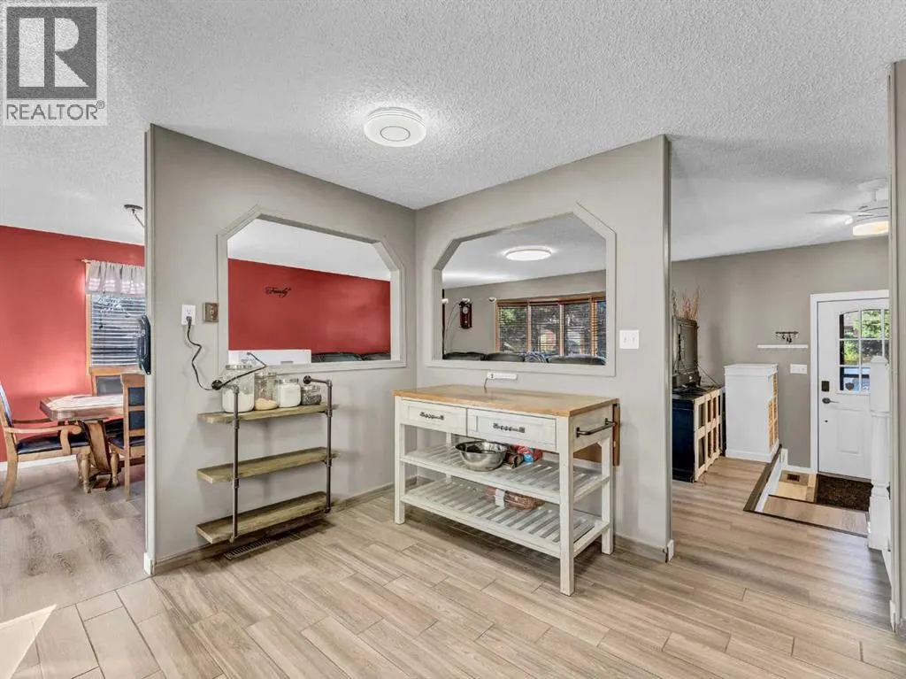 35 Rideau Crescent SE