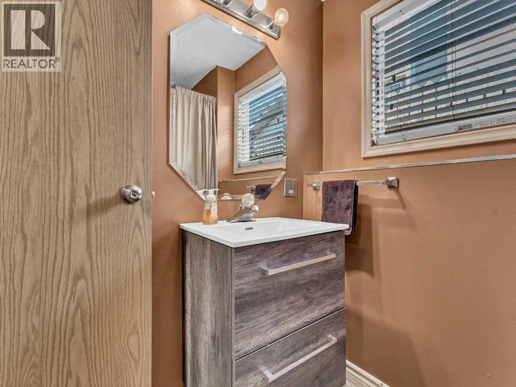 35 Rideau Crescent SE