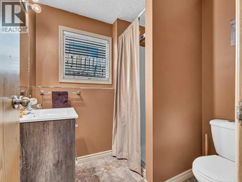 35 Rideau Crescent SE