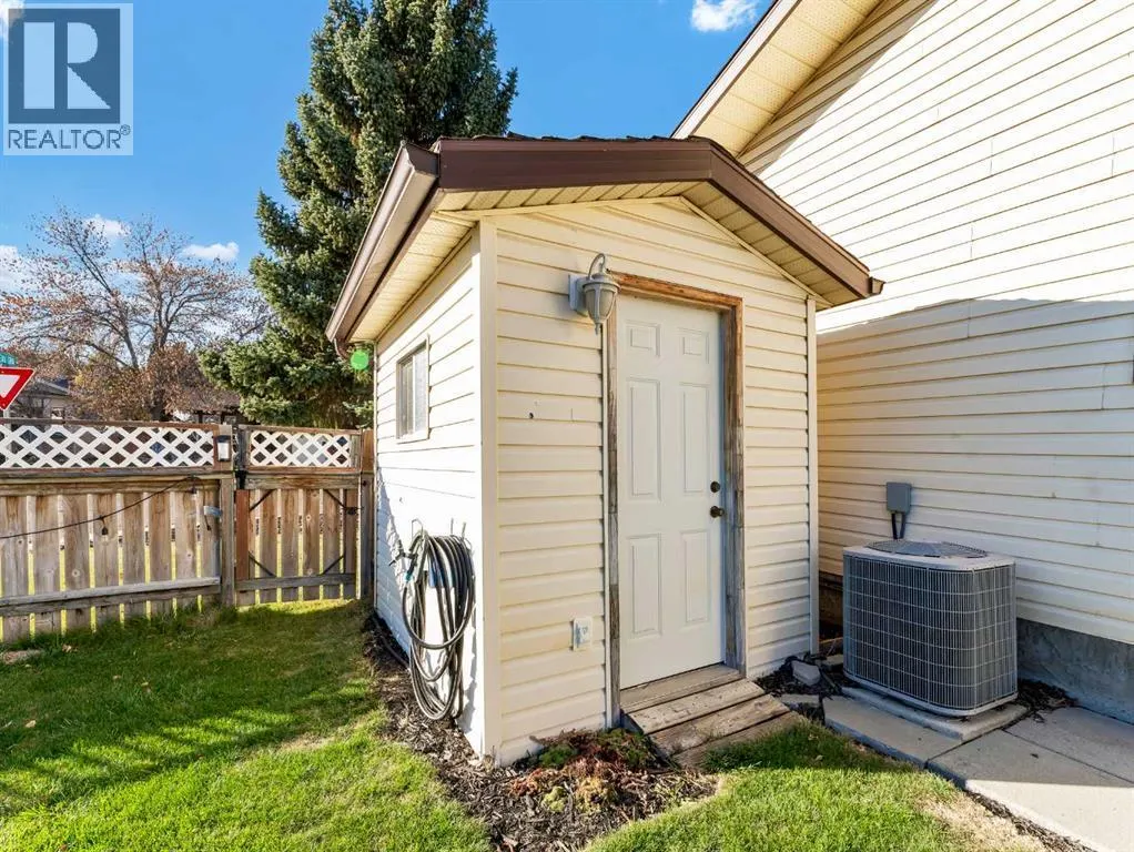 35 Rideau Crescent SE