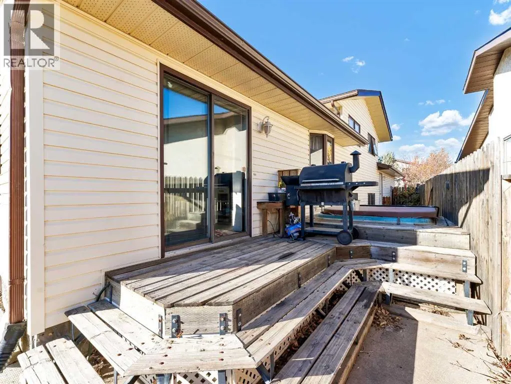 35 Rideau Crescent SE