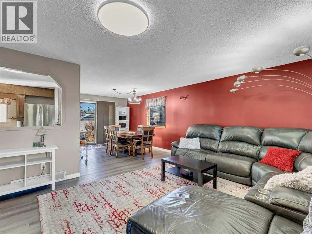 35 Rideau Crescent SE