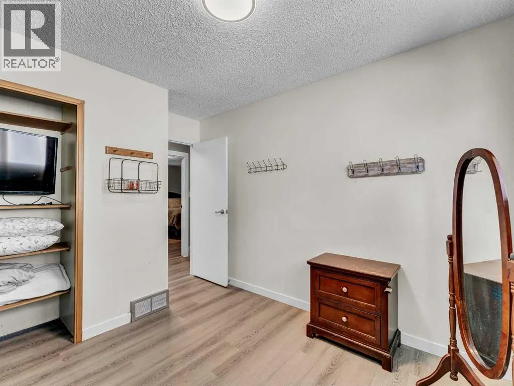 35 Rideau Crescent SE