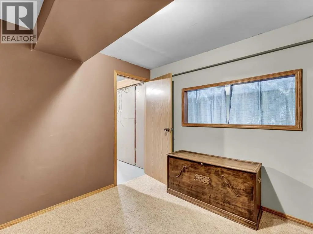 35 Rideau Crescent SE