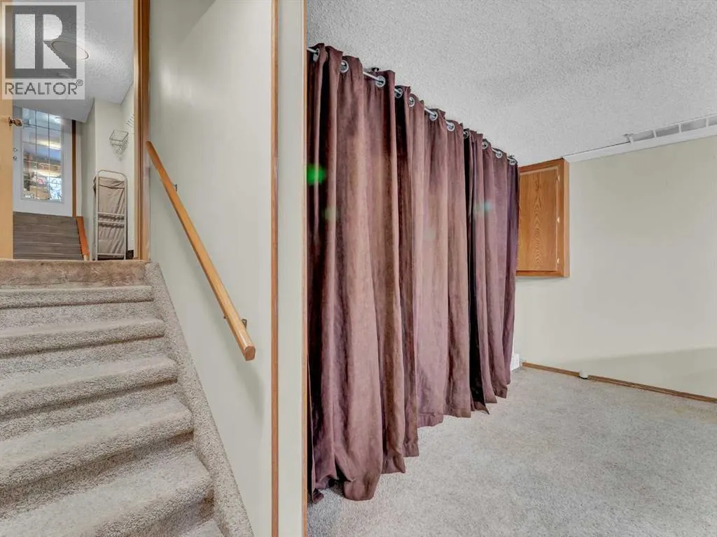 35 Rideau Crescent SE