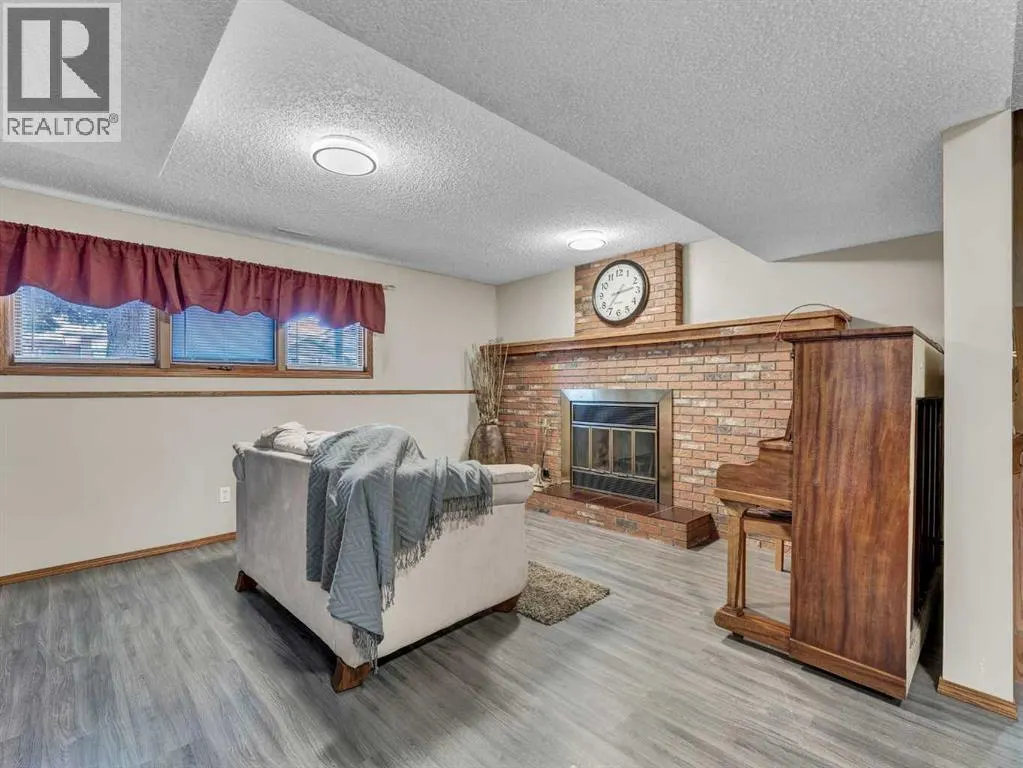 35 Rideau Crescent SE