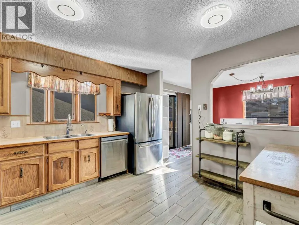 35 Rideau Crescent SE