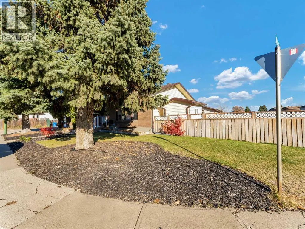 35 Rideau Crescent SE