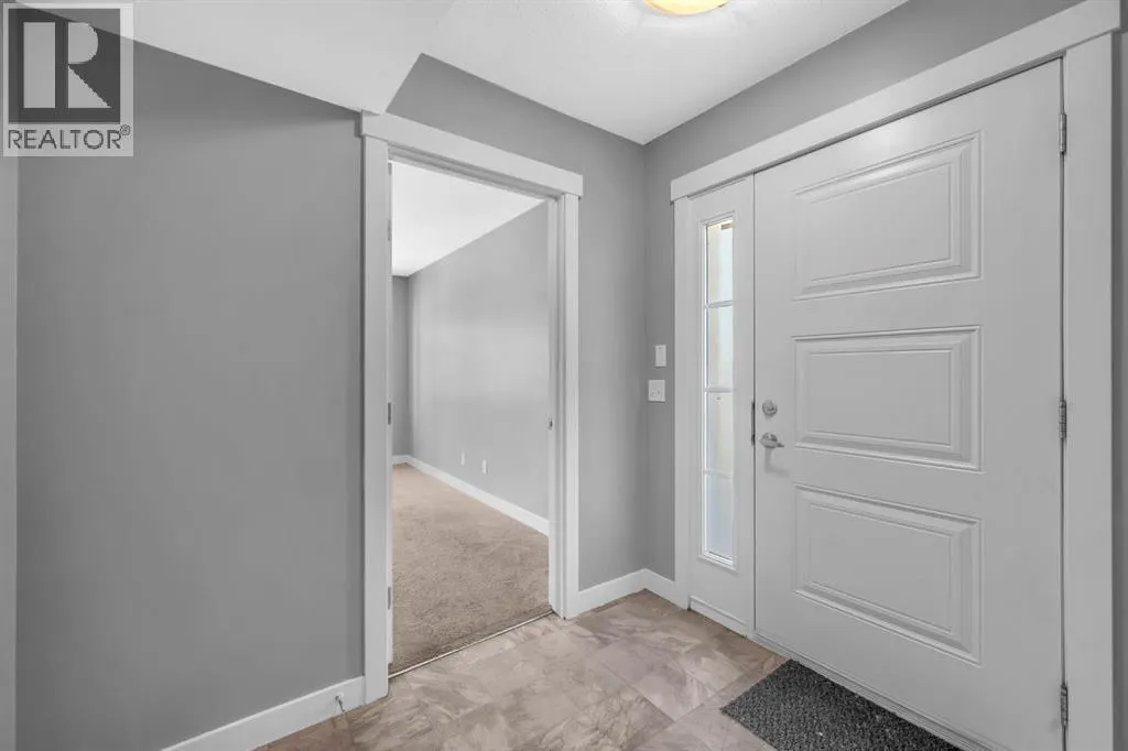 714 Redstone View NE