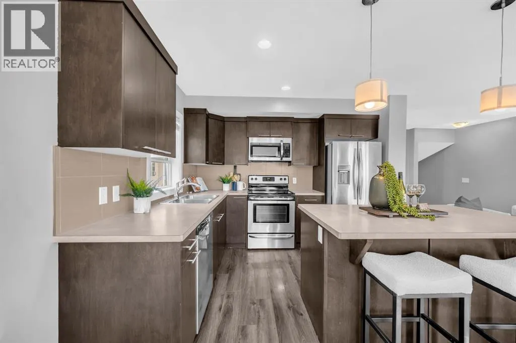 714 Redstone View NE