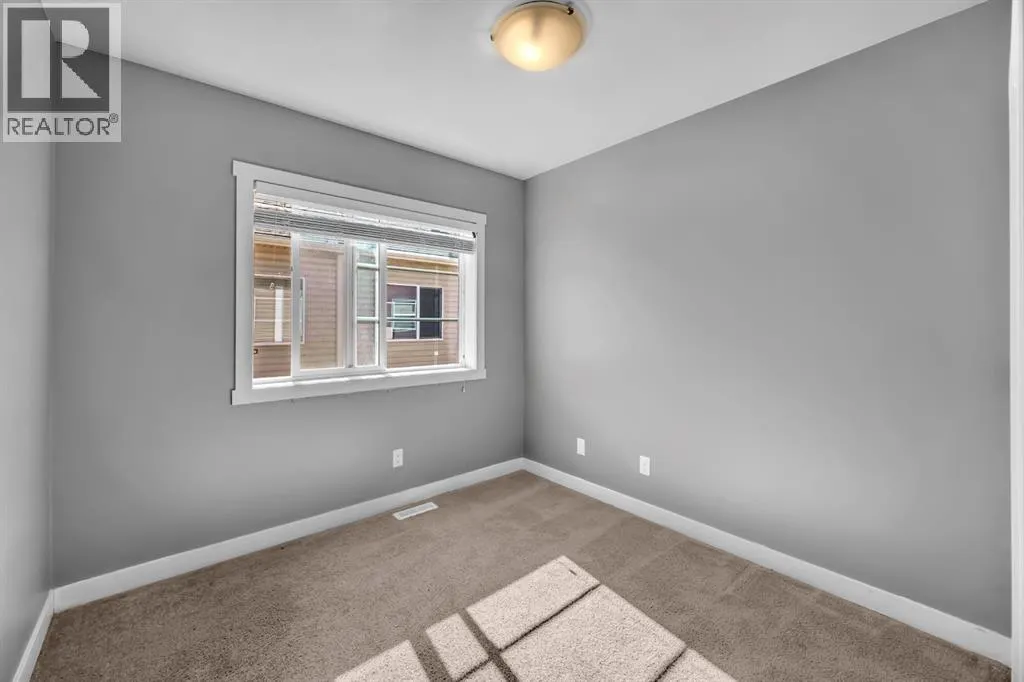 714 Redstone View NE