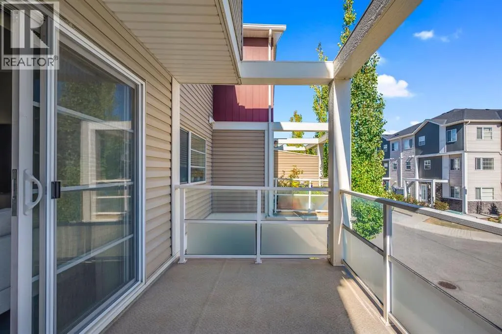 714 Redstone View NE