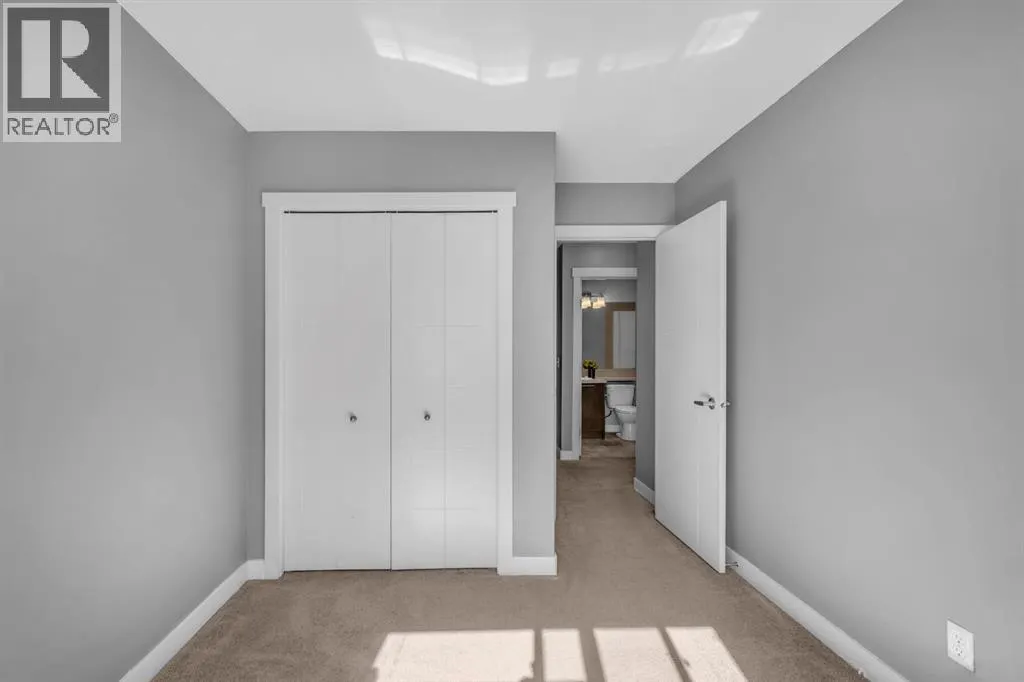 714 Redstone View NE