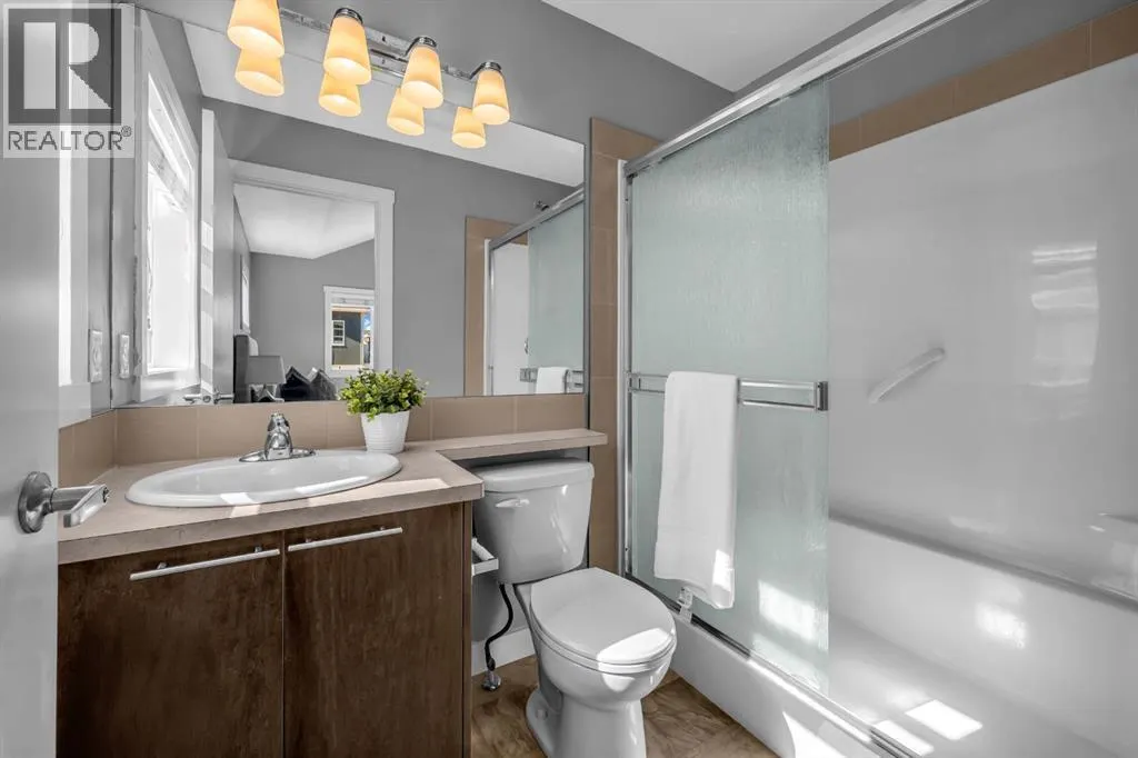 714 Redstone View NE