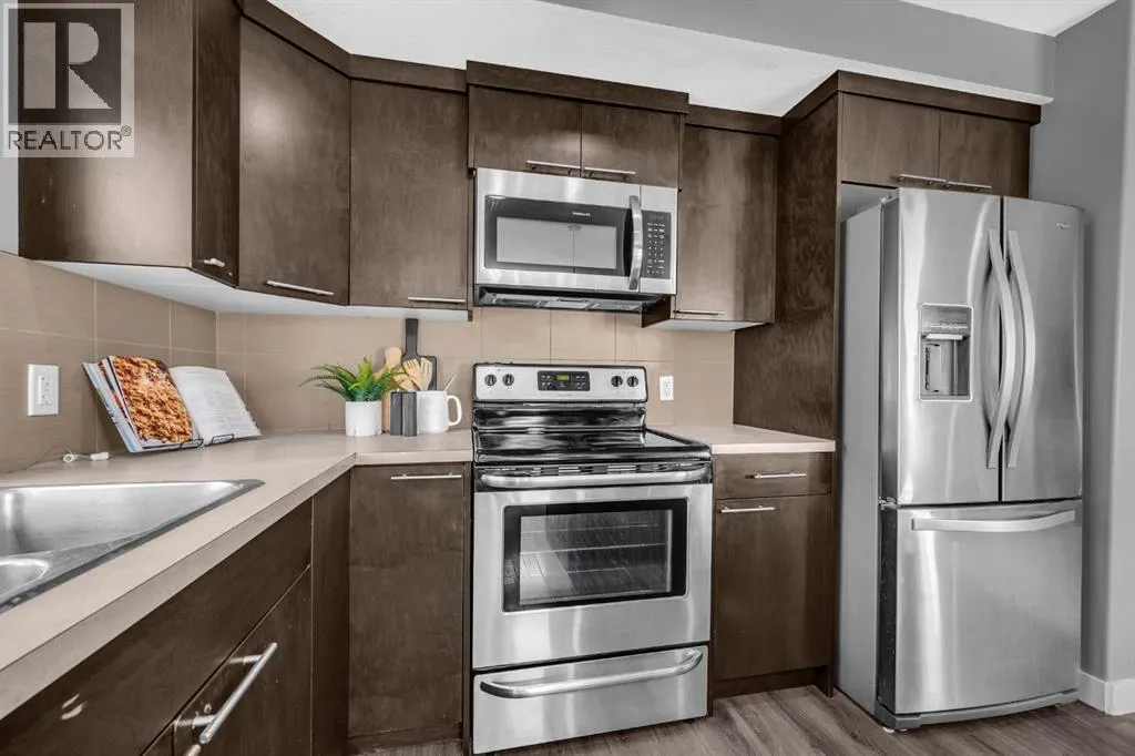 714 Redstone View NE