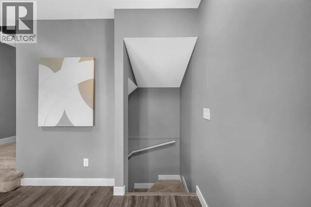 714 Redstone View NE