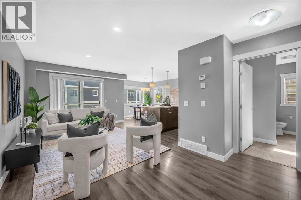 714 Redstone View NE