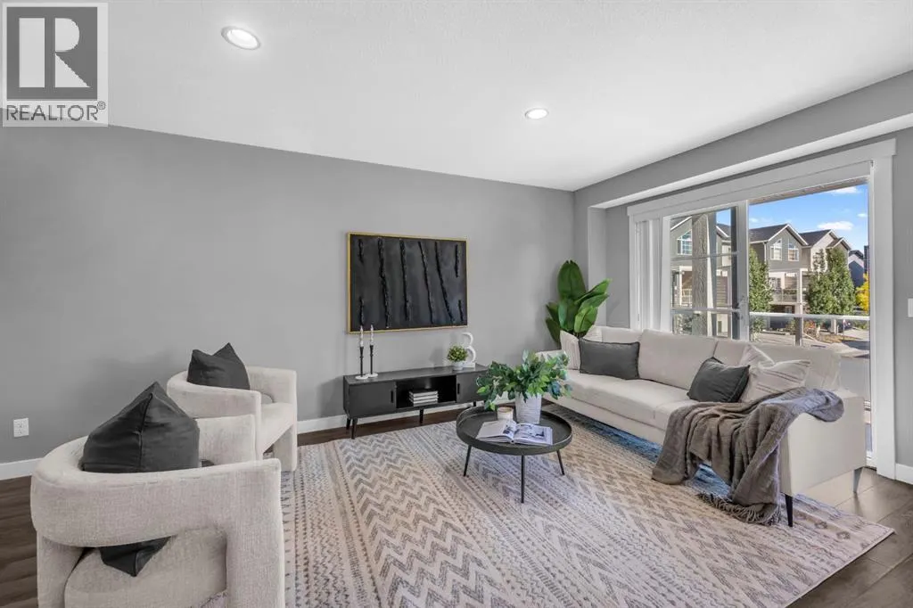 714 Redstone View NE