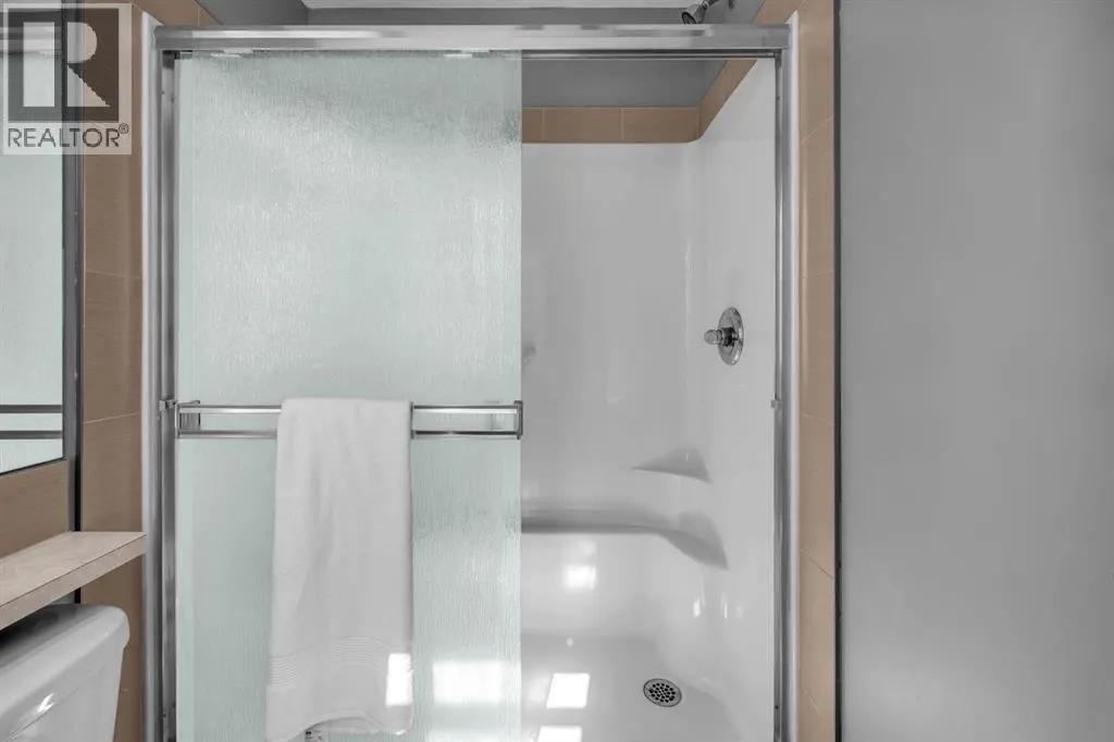 714 Redstone View NE