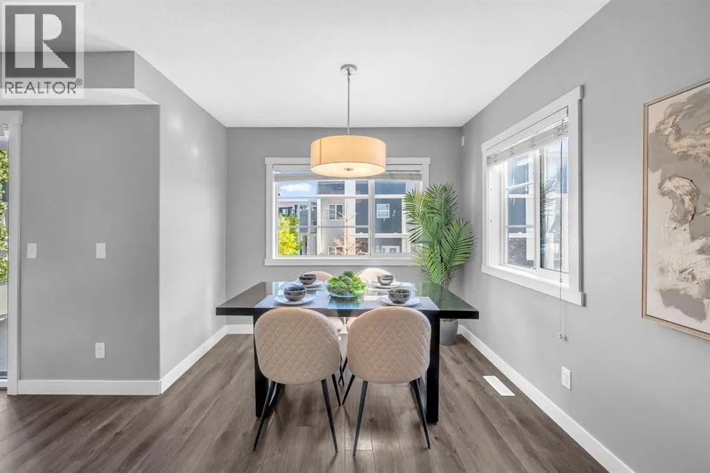 714 Redstone View NE