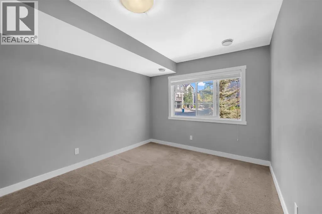 714 Redstone View NE