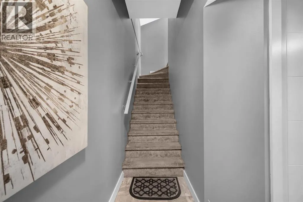 714 Redstone View NE