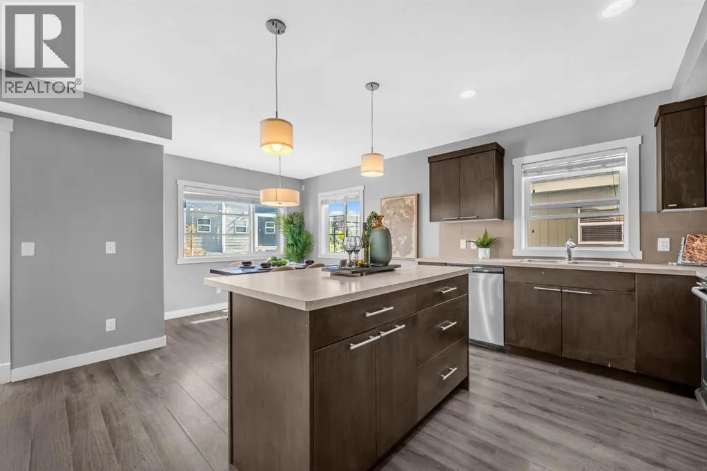 714 Redstone View NE