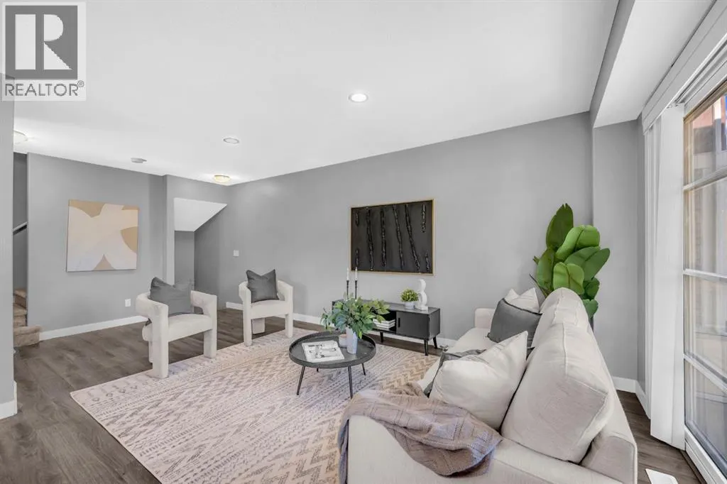 714 Redstone View NE