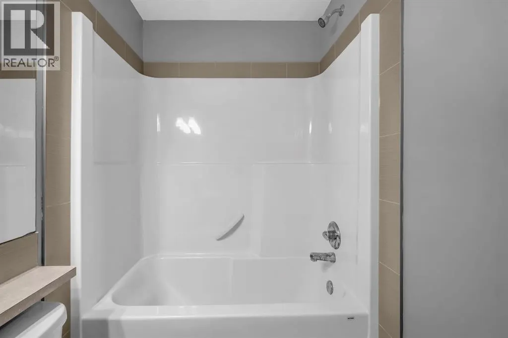 714 Redstone View NE