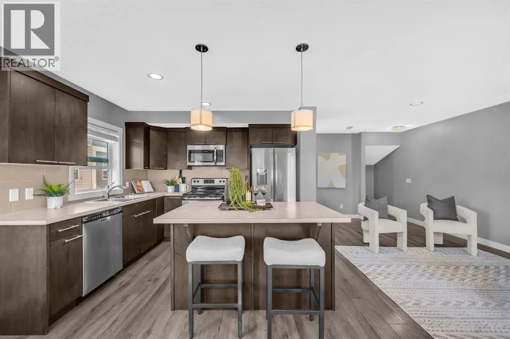 714 Redstone View NE