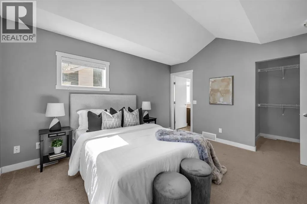 714 Redstone View NE