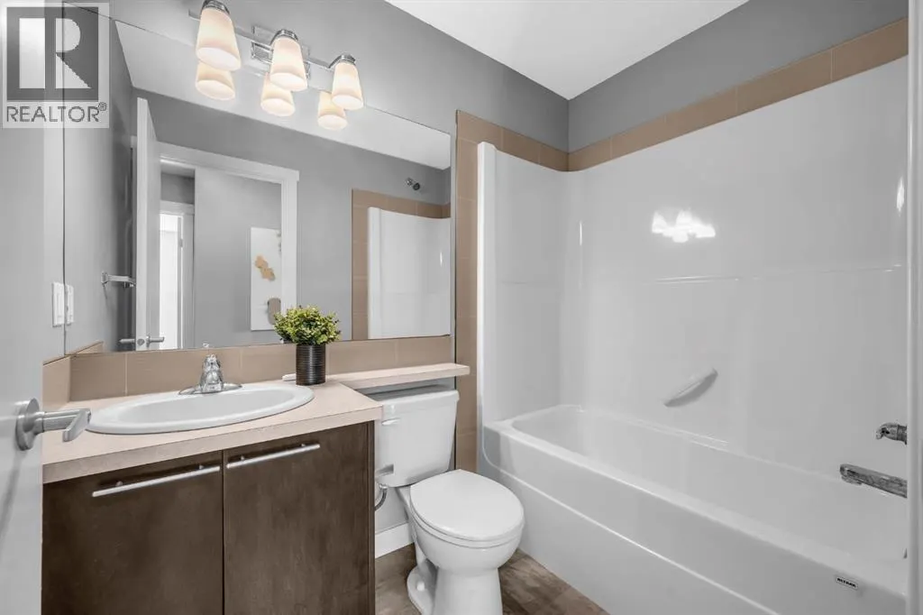 714 Redstone View NE