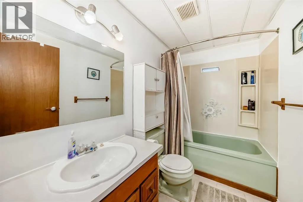 270, 3223 83 Street NW