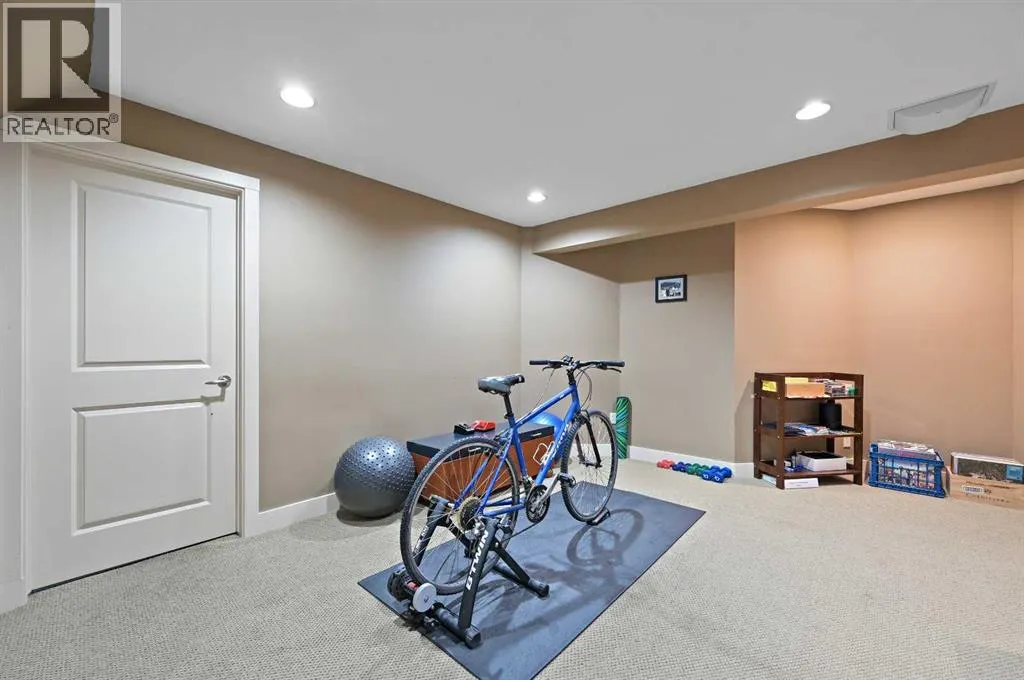 41 Strathridge Crescent SW