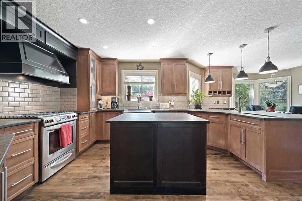 41 Strathridge Crescent SW