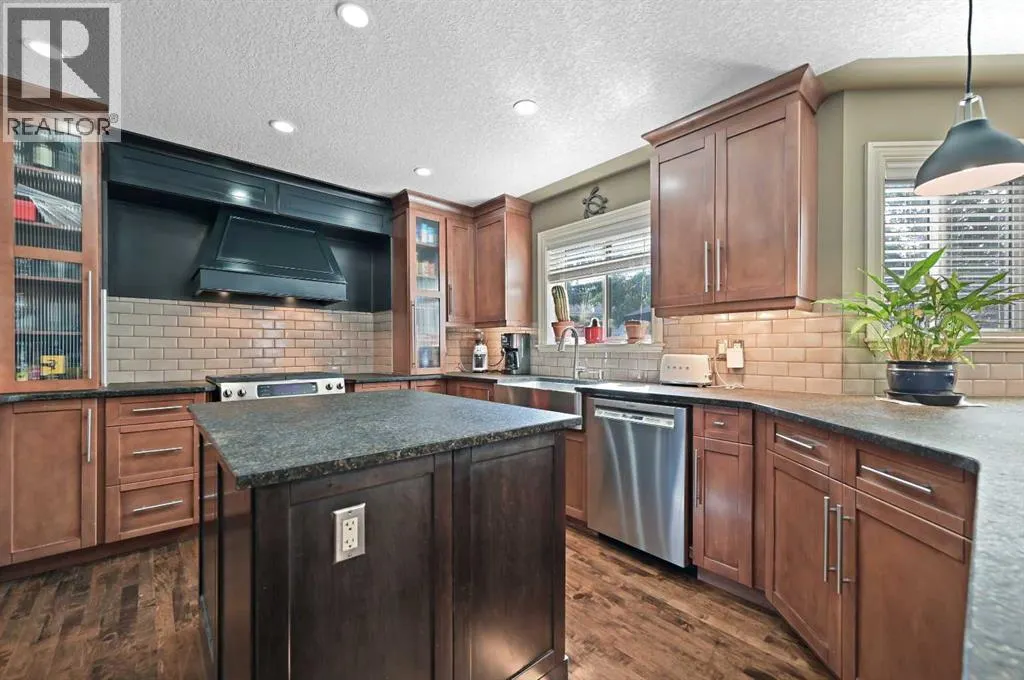 41 Strathridge Crescent SW